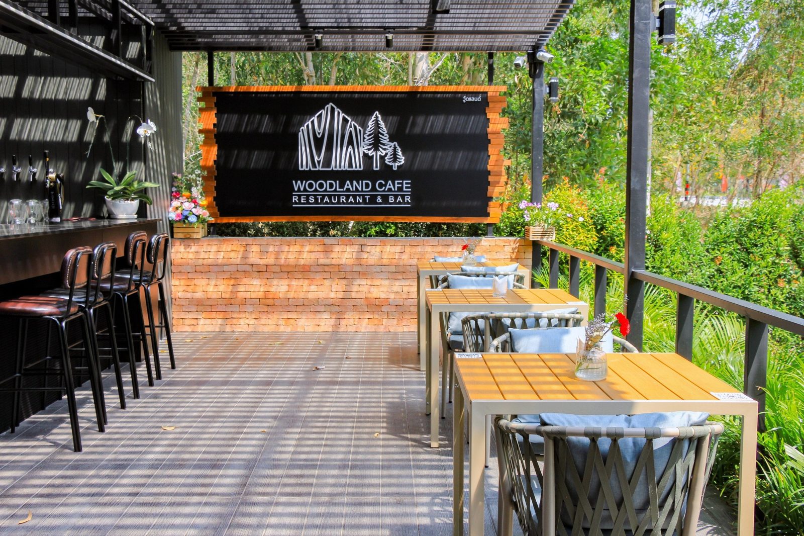 Woodland Cafe Restaurant & Bar