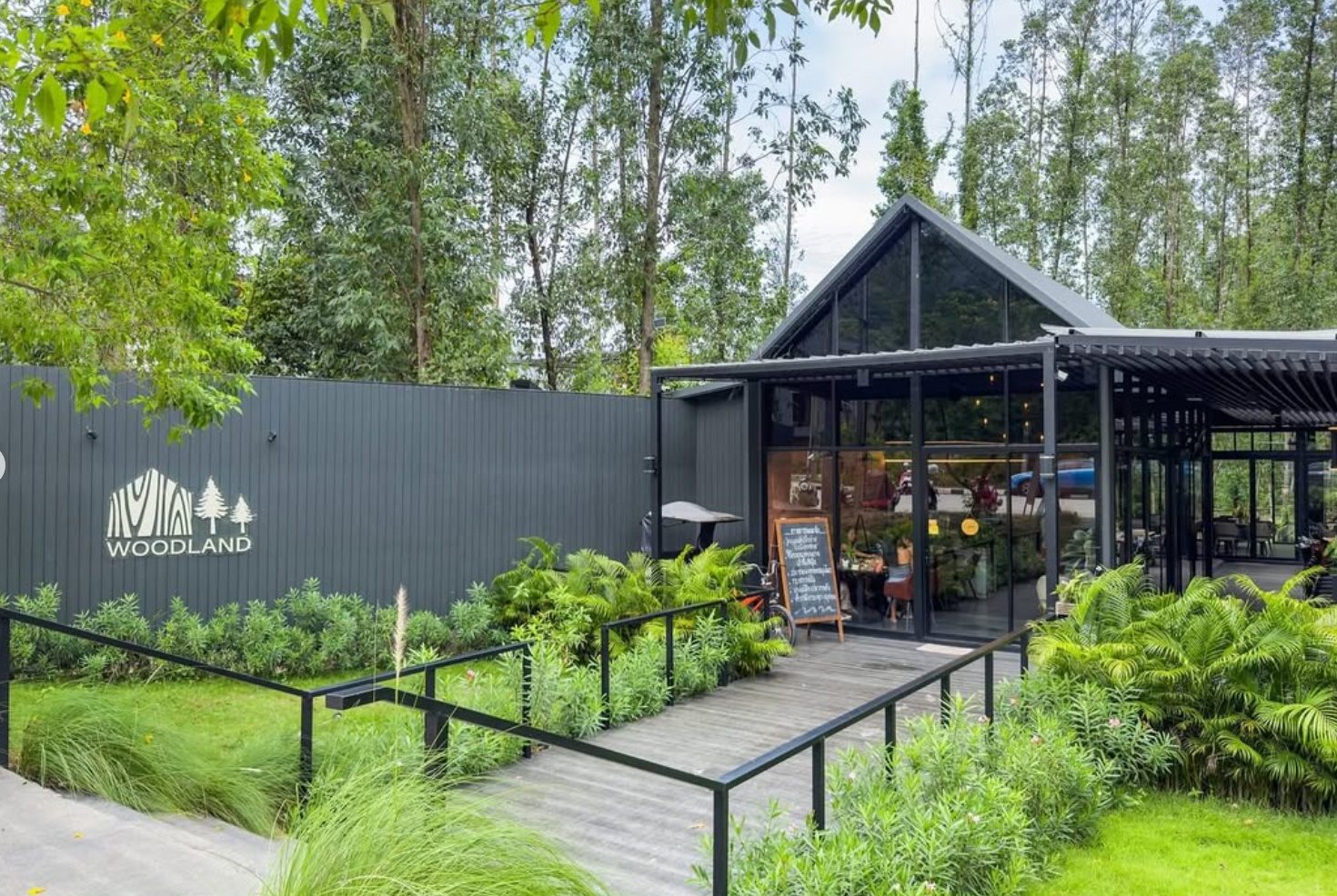 Woodland Cafe Restaurant & Bar