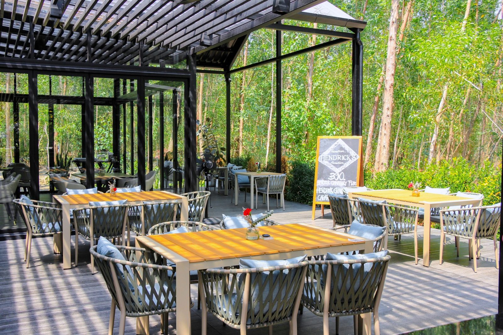 Woodland Cafe Restaurant & Bar