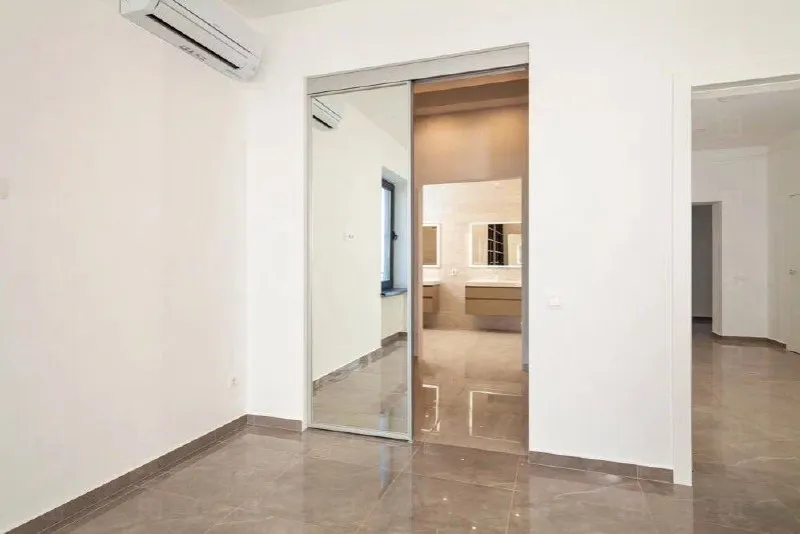House 320 m² · Khosta