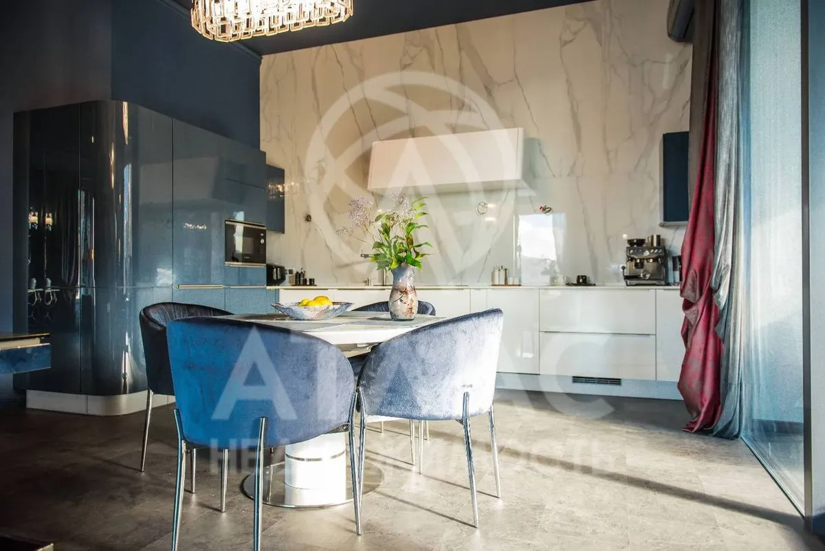 House 800 m² · Khosta