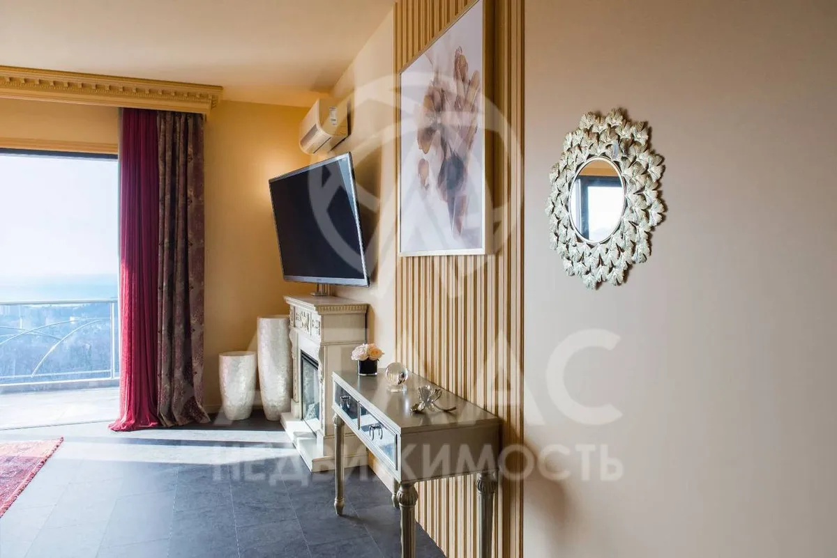 House 800 m² · Khosta