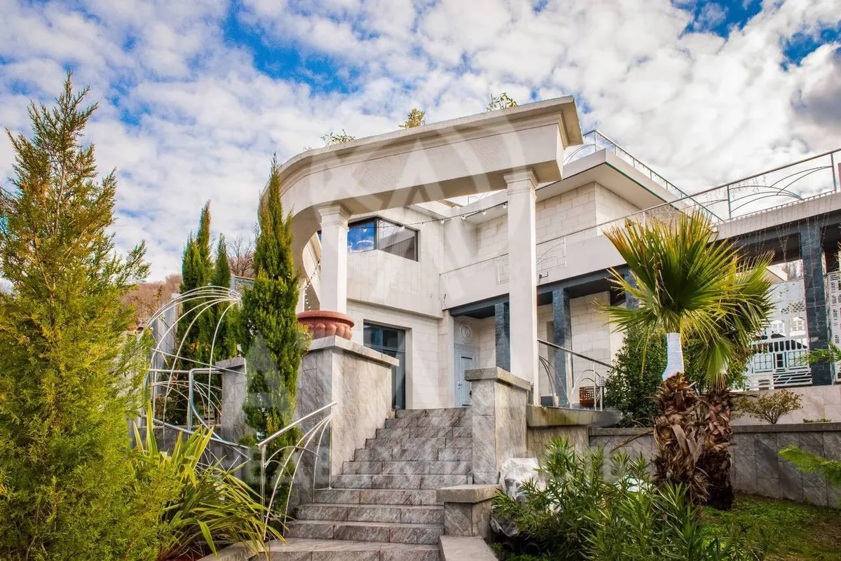 House 800 m² · Khosta