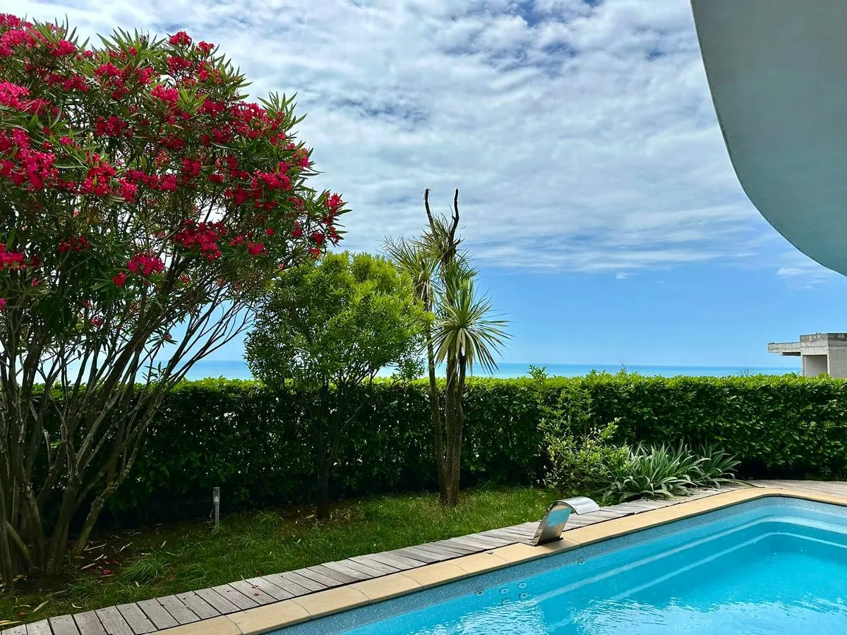 House 550 m² · Khosta