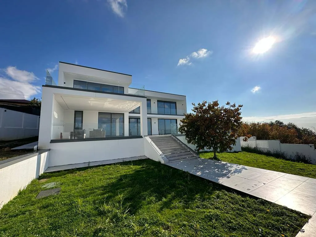 House 650 m² · Nizhnyaya Shilovka