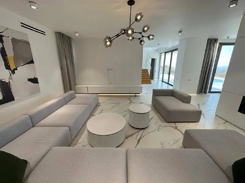 House 650 m² · Nizhnyaya Shilovka