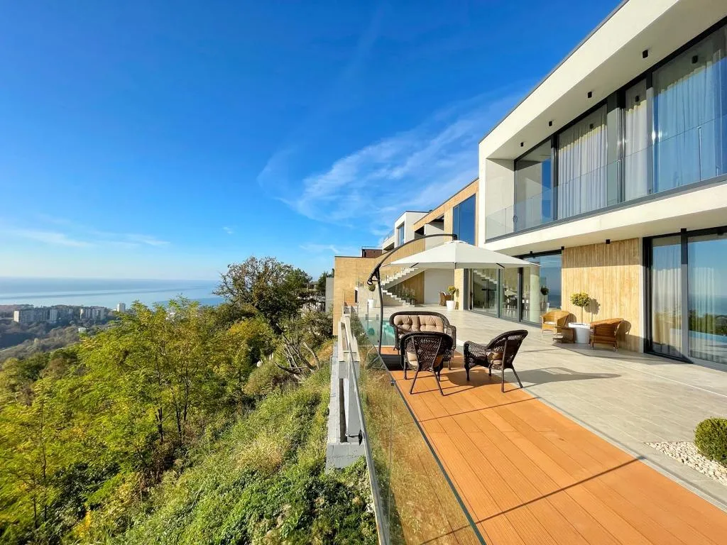 House 350 m² · Sochi