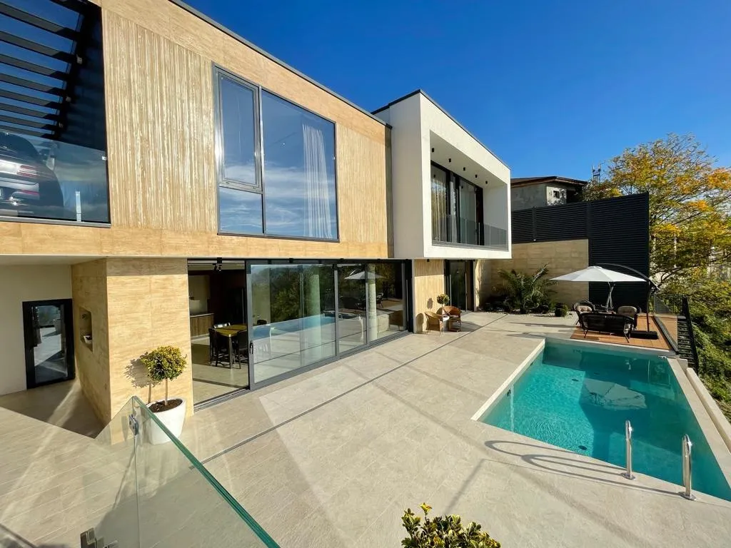 House 350 m² · Sochi