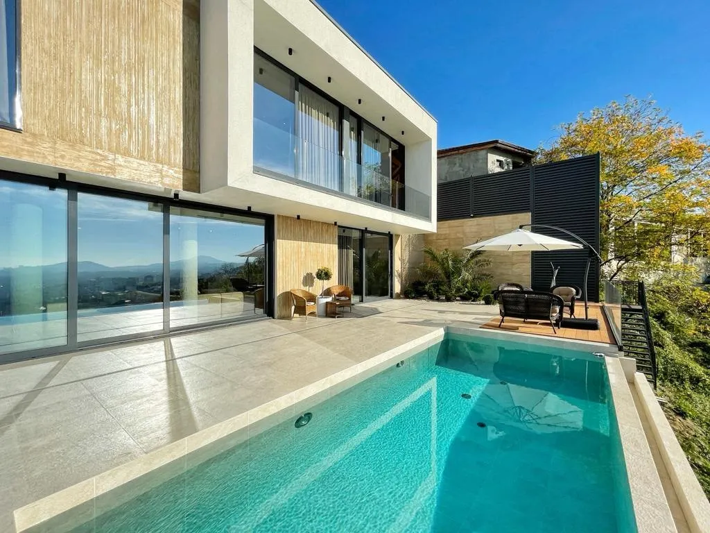 House 350 m² · Sochi