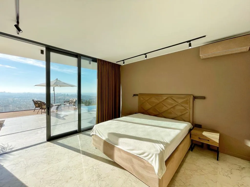 House 350 m² · Sochi