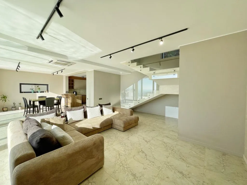 House 350 m² · Sochi