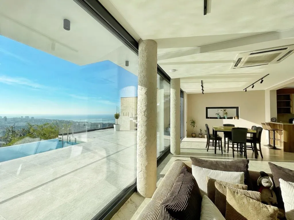 House 350 m² · Sochi