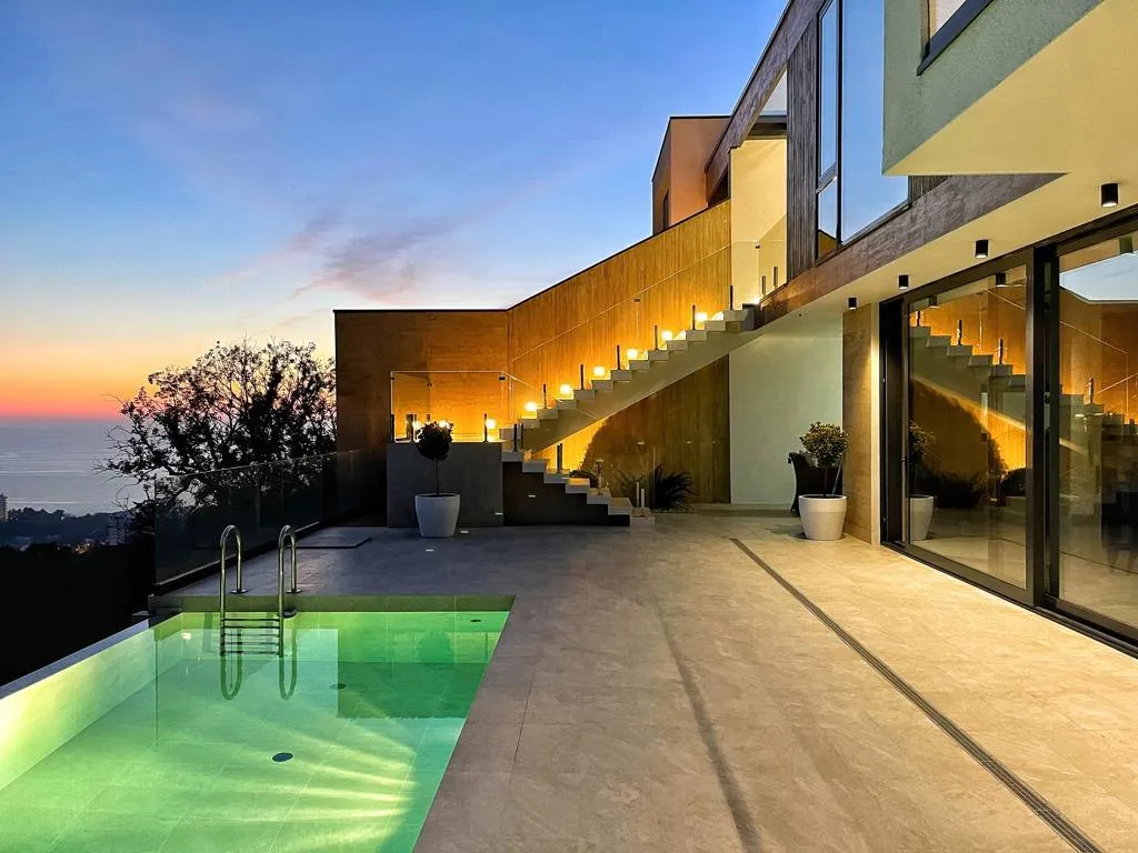 House 350 m² · Sochi